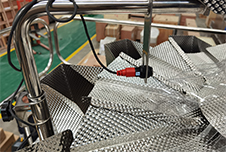 nuts packing machine