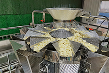nuts packing machine