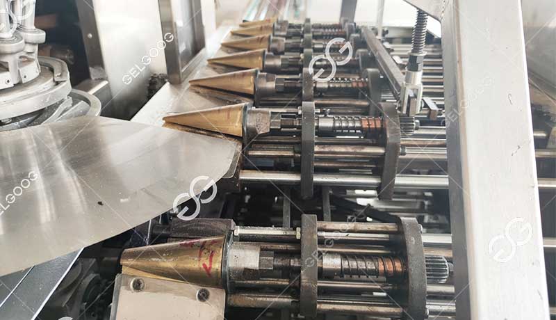 Commercial ice cream cone maker 