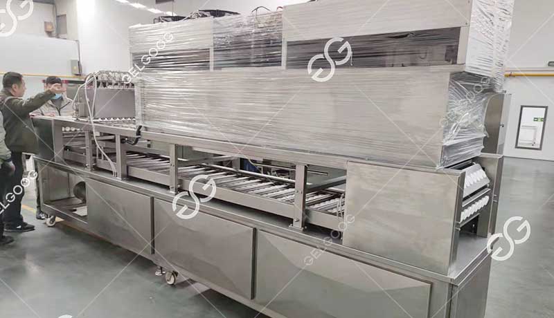 Máquina llenadora de conos de helado de chocolate